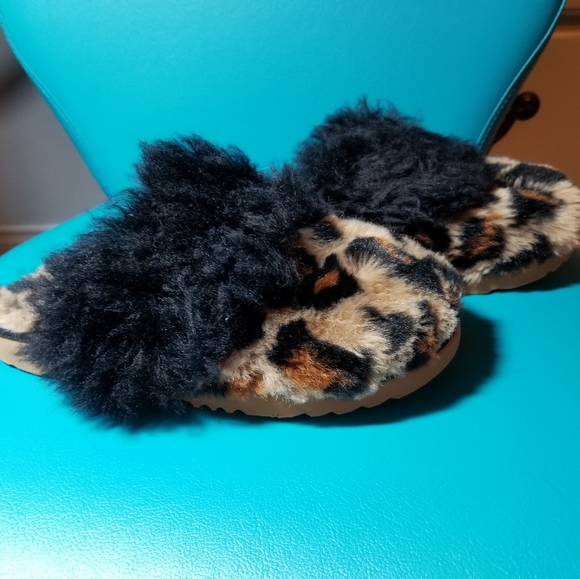 UGG Slippers - Picture 3 of 8